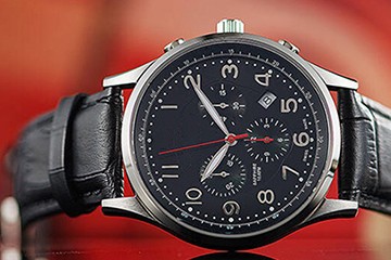 欧米茄机械表为什么总快2-3分钟